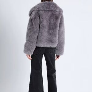 🌹NWT   Warm Stylish Trendy  Ovetsized  Vegan Fur Crop Coat. Eco Friendly. XL